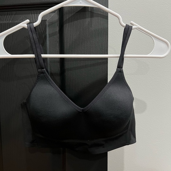 Black Nike sports bra, size small - Picture 2 of 2